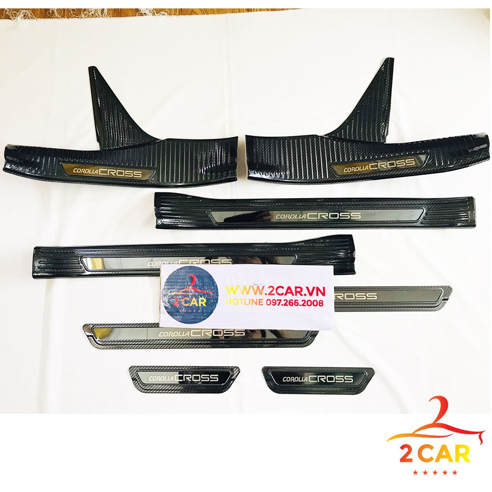 Ốp bậc cửa, Nẹp bước chân cacbon xe Toyota CROSS 2020- 2021 chất liệu carbon cao cấp