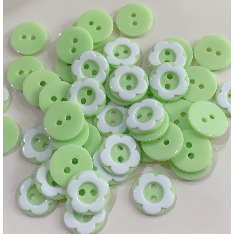 Gói 100 nút  áo nhựa 2 lỗ hình hoa