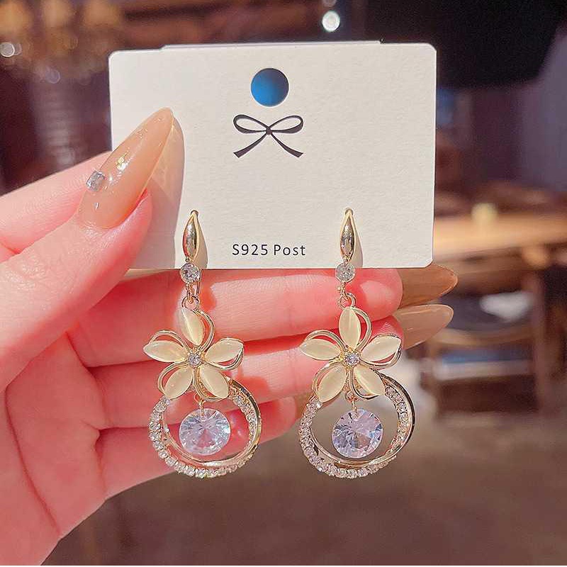1 Đôi Bông Tai Hình Hoa Đính Đá Opal Lấp Lánh Sang Trọng Cho Nữ