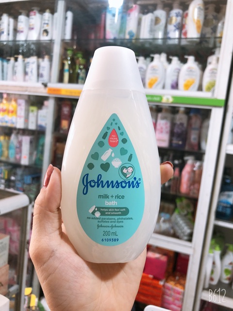 Sữa tắm Johnson's Baby chứa sữa và tinh chất gạo 200ml - date 09/2022