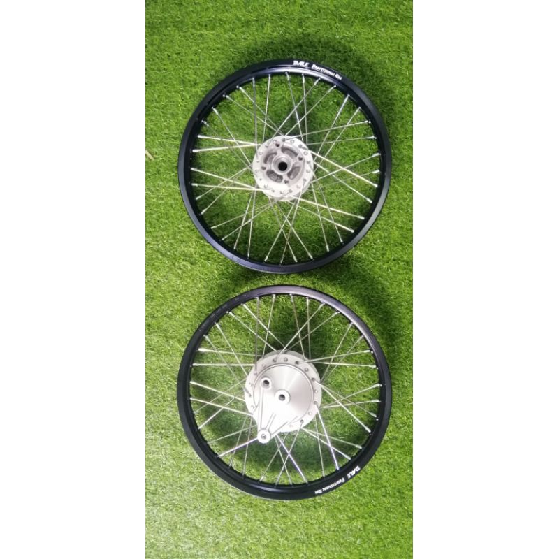 Bánh căm đùm future 125 zin theo xe lắp các dòng Honda wave căm mạ crom niềng nhôm đen thái full như hình