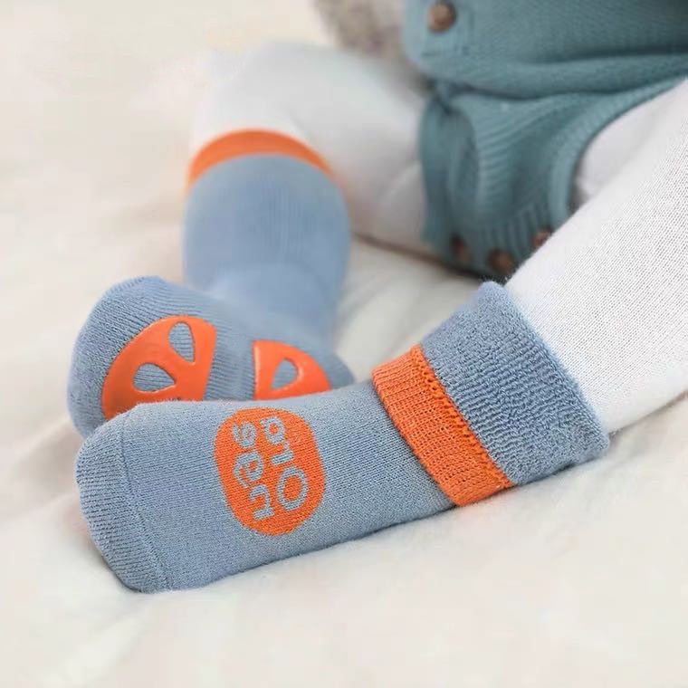 Vớ dày chống trượt thời trang thu đông cho bé