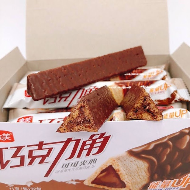 BÁNH THANH PHỦ CHOCOLATE NHÂN KEM CHOCOLATE, BƠ SỮA, HẠNH NHÂN