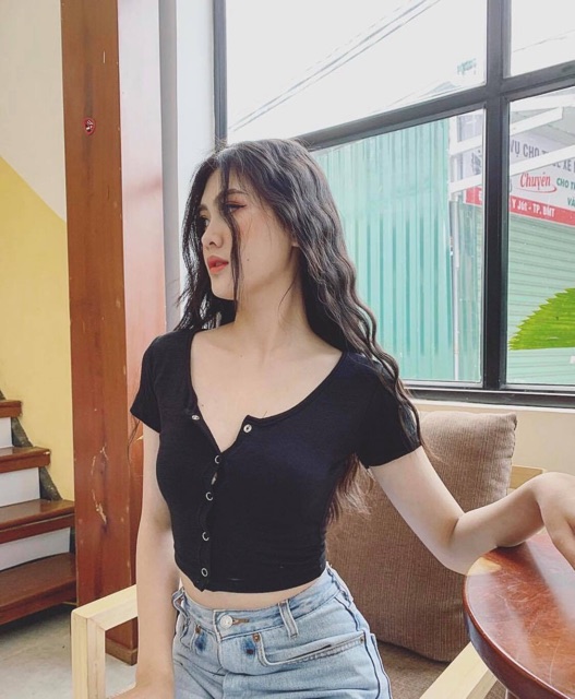 Áo croptop nút bấm tay ngắn