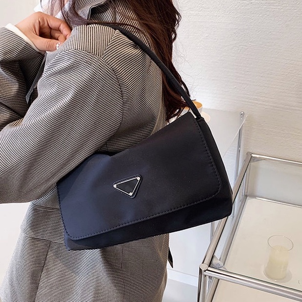 Túi xách nữ đeo vai cỡ lớn khóa kim loại hình tam giác vải oxford