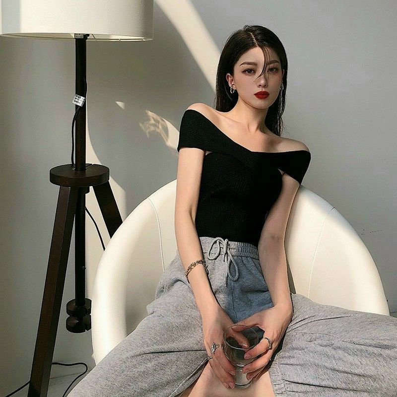 Áo cổ yếm đan dây chéo ngực sexy phong cách hàn quốc