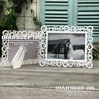 Khung để bàn trắng viền điệu , mã hình viền tròn, sang chảnh, có nhiều cỡ