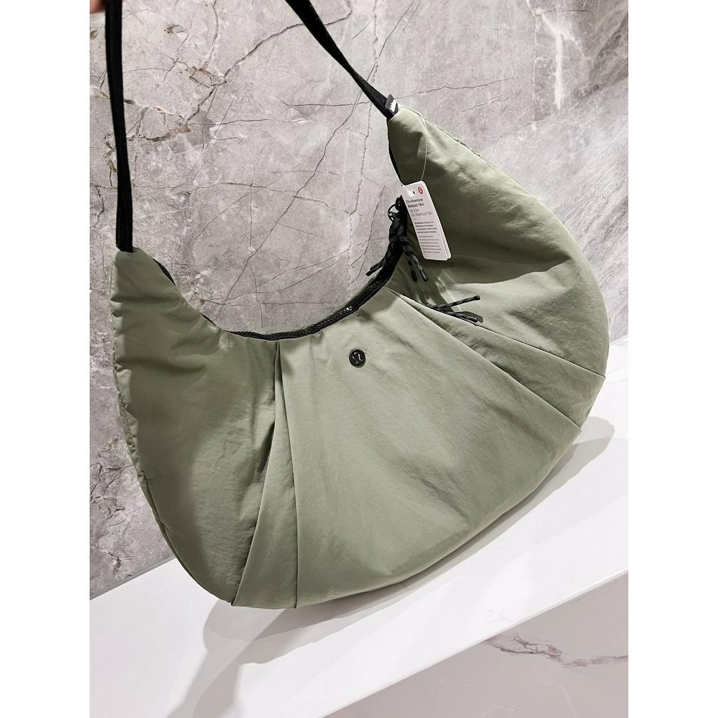Túi Đeo Vai Xếp Ly Lululemon 10L 2 Màu Lựa Chọn