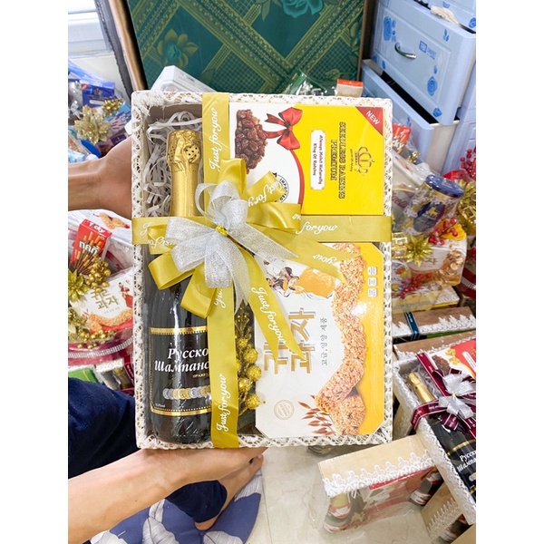 (Hình tự chụp 100%) Giỏ Quà Tết Bánh Kẹo Nhập Khẩu Chính Hãng Có VAT Ship Hoả Tốc | BigBuy360 - bigbuy360.vn