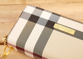 Ví dài burberry sang trọng