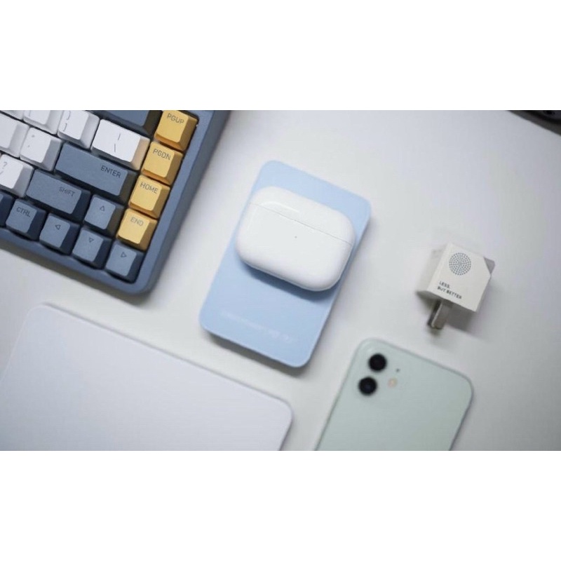 Sạc dự phòng không dây hỗ trợ hít nam châm lưng MOMax Q.Mag Power 9 5000mAh