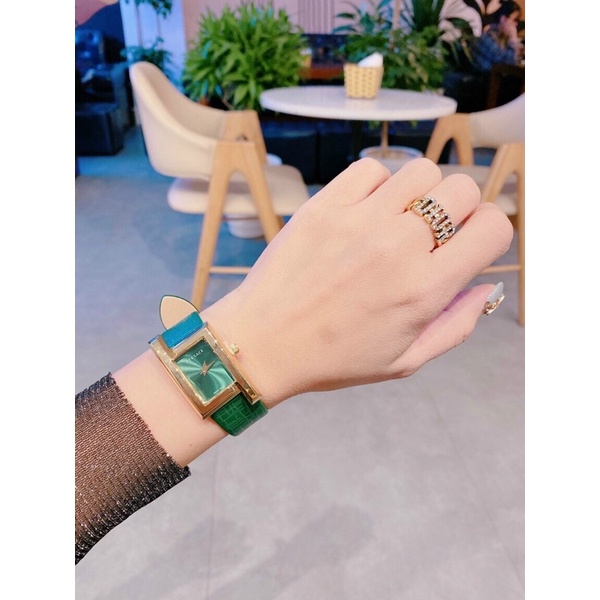 Đồng hồ nữ Versace chữ nhật quai da xanh