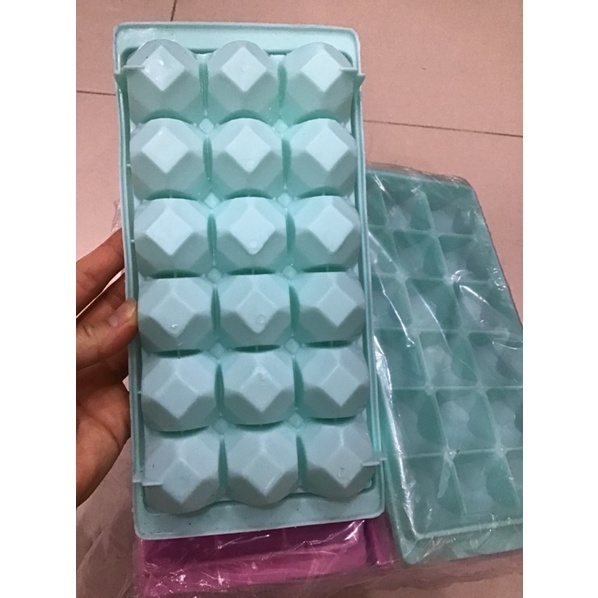 Khuôn làm đá, khay làm đá 18 viên Song Long