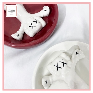 Đĩa KAWS trang trí bằng gốm nhiều hình