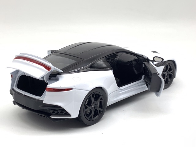 Xe Mô Hình Aston Martin DBS Superleggera 1:24 Welly ( Trắng )