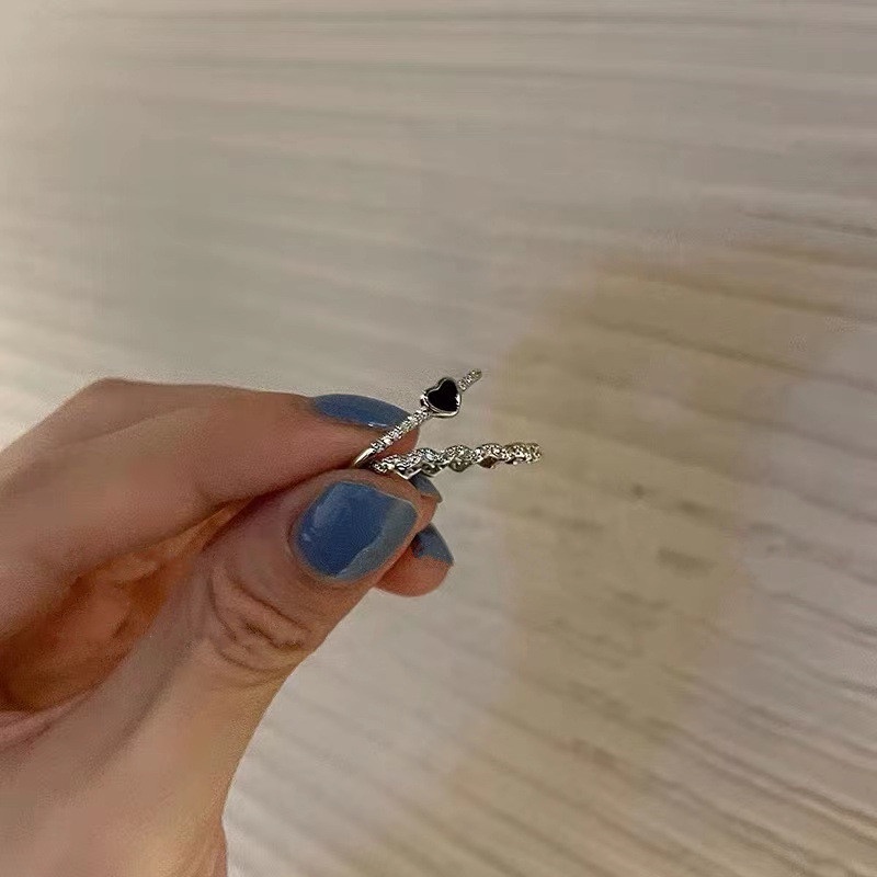 Nhẫn đính đá zircon hình trái tim màu đen đơn giản thời trang nữ tính