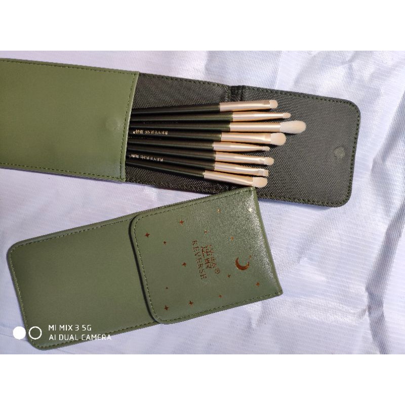 Có sẵn - bộ cọ mắt 8 cây kèm bao đựng