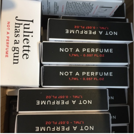 Mẫu thử mỹ phẩm ngẫu nhiên