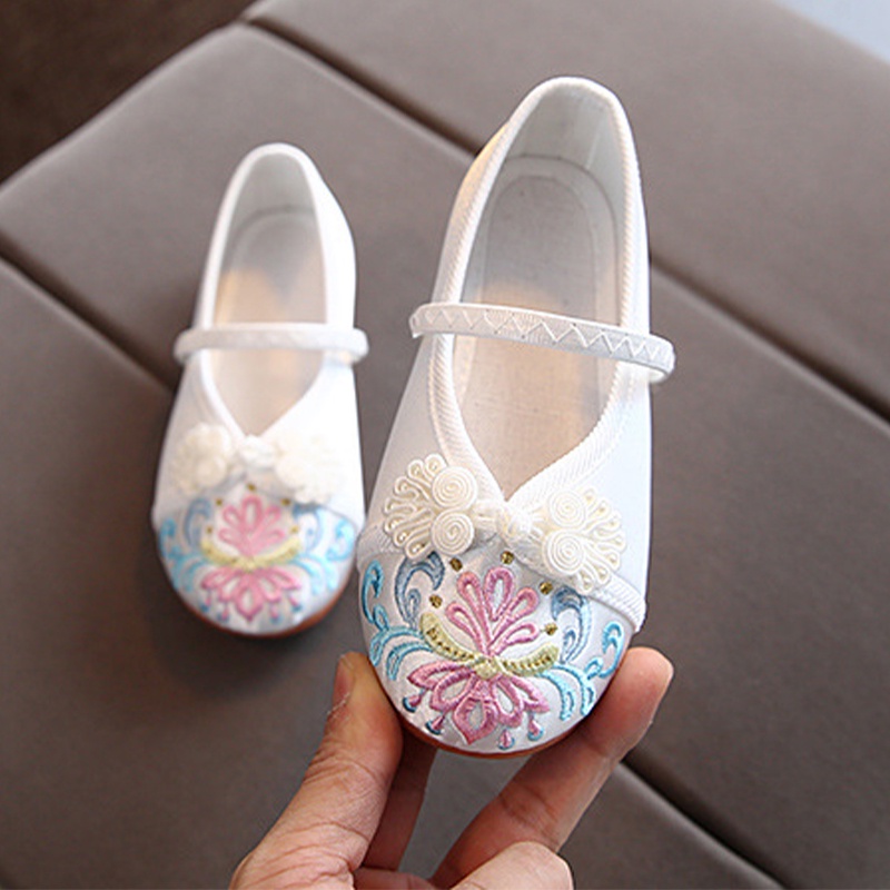 Giày đế xuồng khiêu vũ trẻ em cho bé gái thêu họa tiết phim hoạt hình dễ thương năm mới 2022
