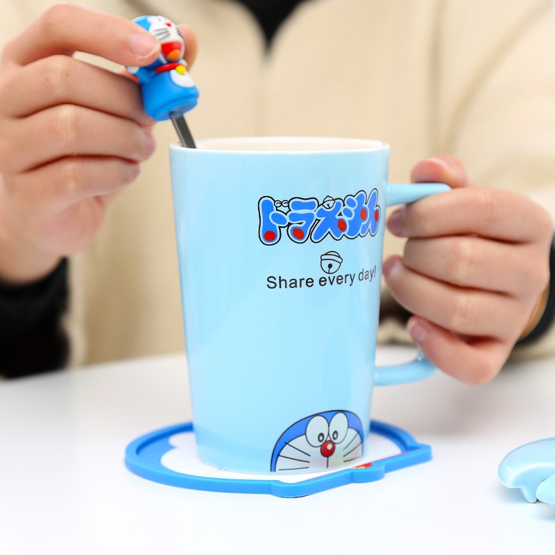 Cốc sứ kèm muỗng hình mèo Hello Kitty / Doremon dễ thương thích hợp làm quà tặng