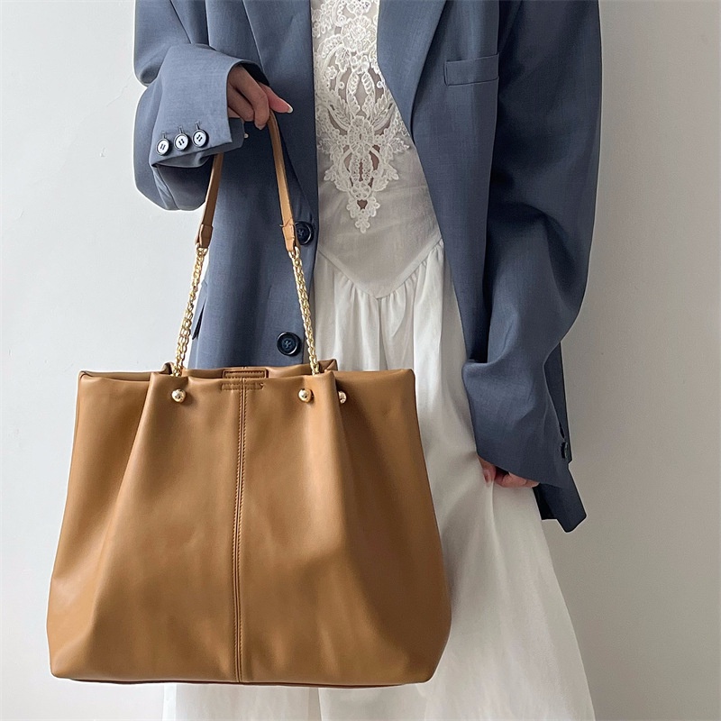 Túi Đeo Vai Cỡ Lớn Bằng Da Mềm Phối Dây Đeo Sợi Xích Thời Trang Cho Nữ