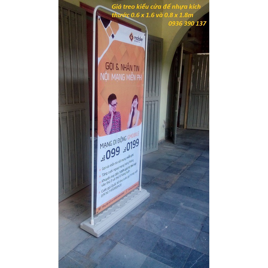 Khung treo ảnh cản gió, khung treo đế nước ngoài trời, giá treo poster kiểu cửa đế nhựa chứa nước kt 0.6 x 1.6- 0.8x1.8m