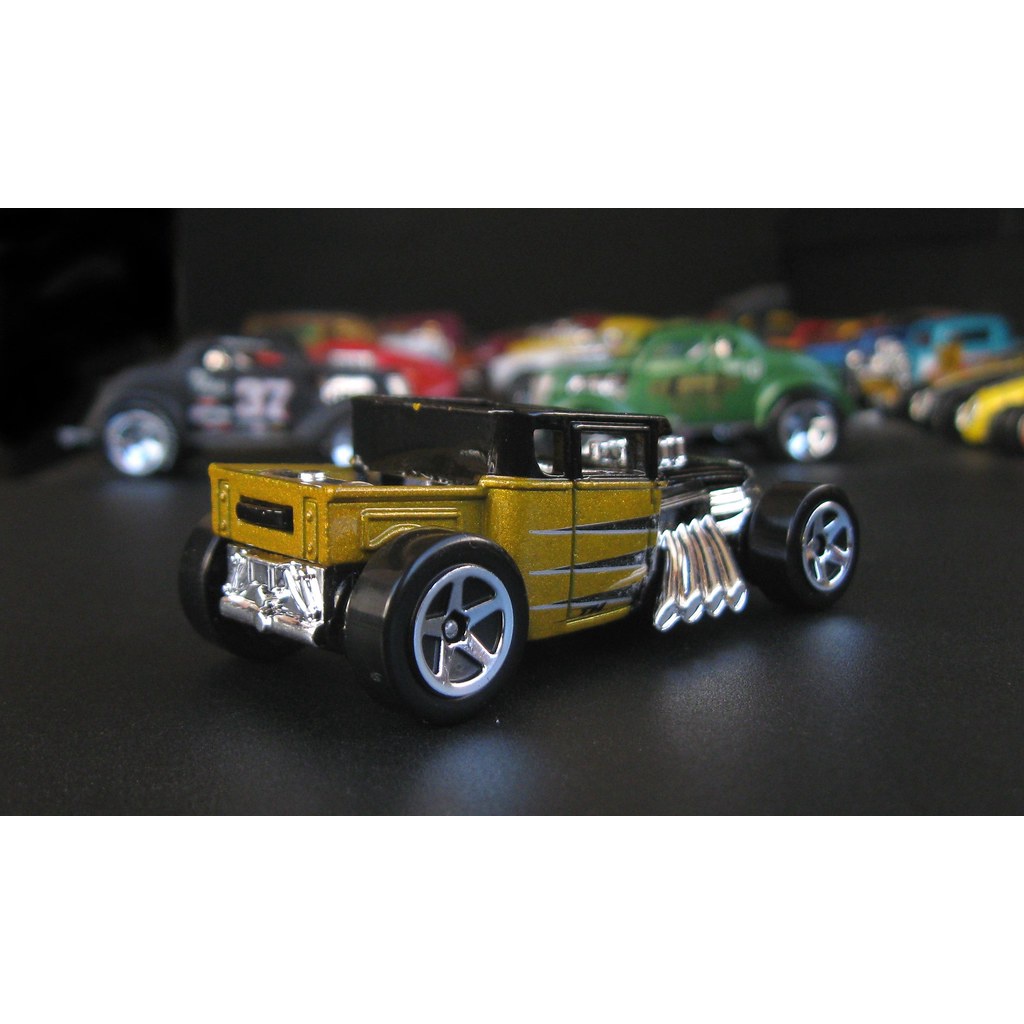 Xe mô hình Hot Wheels 1/64 Bone Shaker series 2010