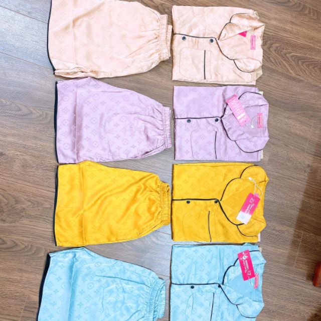 E trả hàng kh đặt order còn dư, sh lấy ib e luôn nhé
💃🏻 Bộ Pijama hoạ tiết LV
màu Vintage - chất liệ