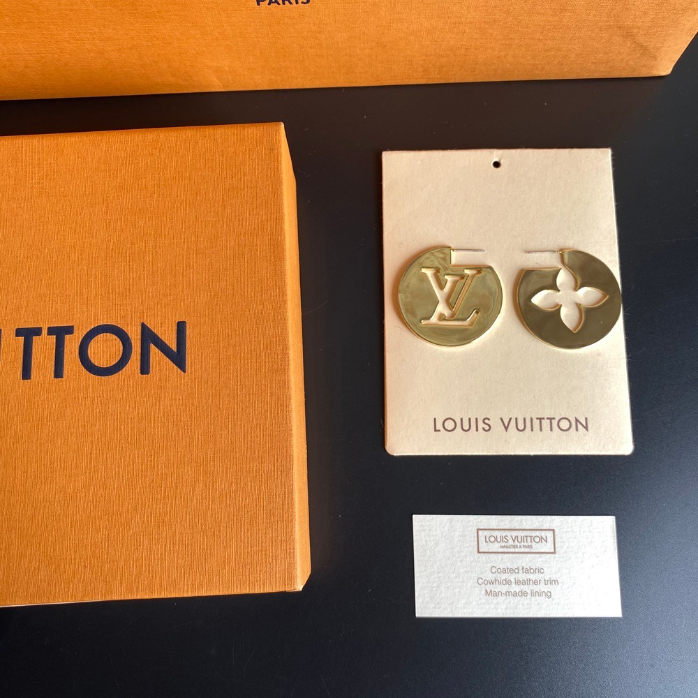 LOUIS VUITTON Khuyên Tai Tròn Bằng Thép Titan In Logo LV Thời Trang