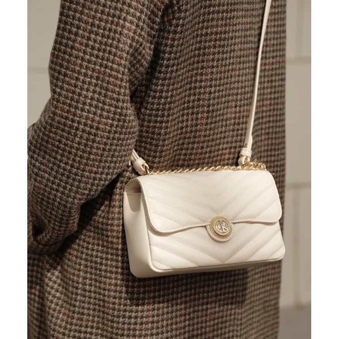 Túi lyn isabel khoá tròn màu trắng