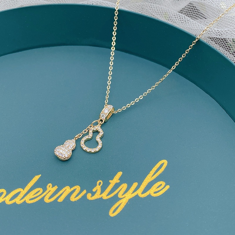 The cross-body necklace with a micro-diamond gourd pendant shows the temperament and catches the eye, the Korean trend Joker exquisite personality jewelry