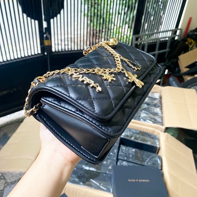 Túi đeo chéo CNNK charm mẫu mới, hàng có sẵn
