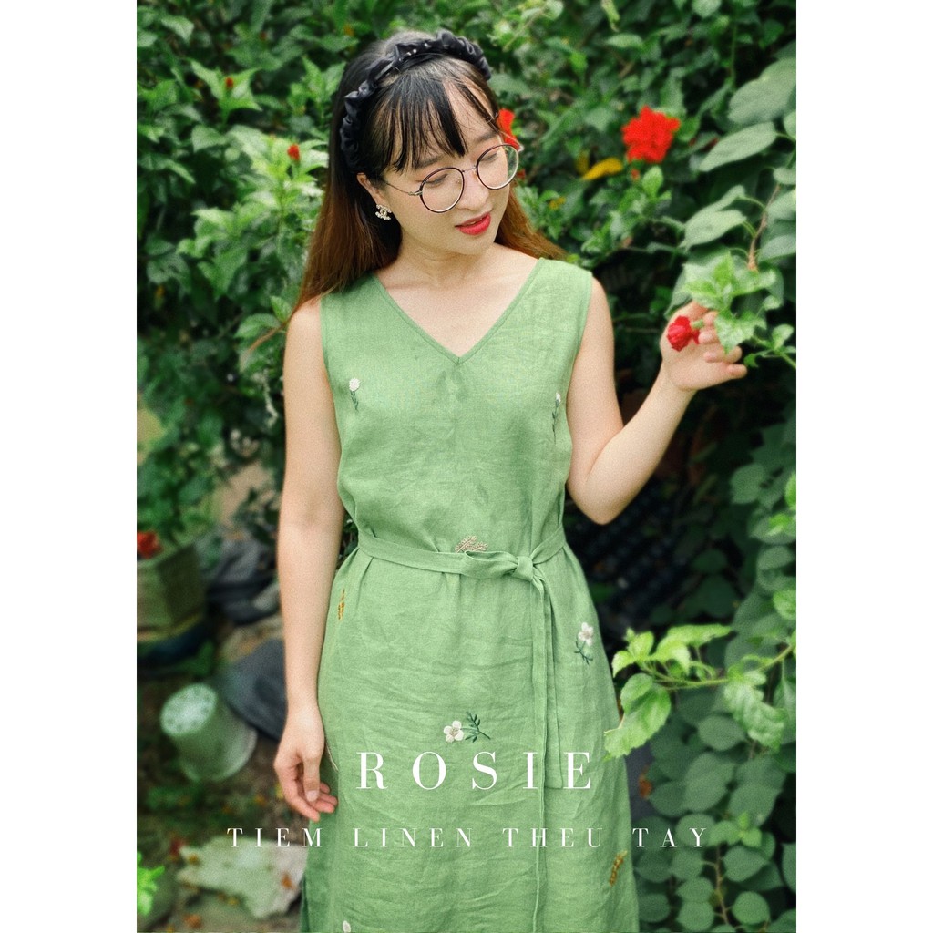 (SUMMER) VÁY ĐẦM SUÔNG LINEN THÊU TAY CÓ ĐAI XẺ AI BÊN MÀU XANH CỐM