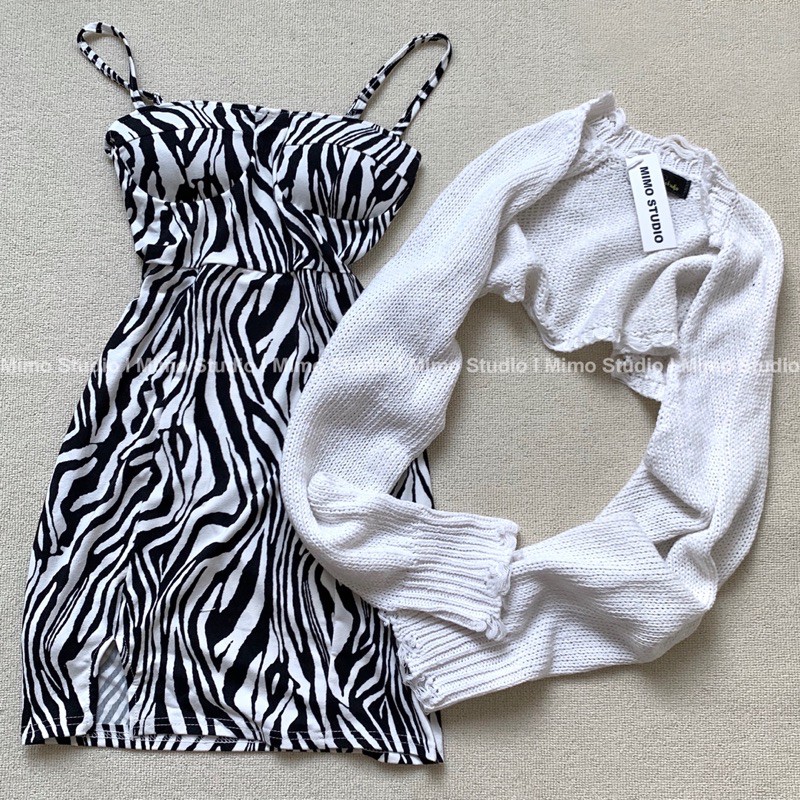 Đầm ôm 2 dây xẻ đùi hoạ tiết ngựa vằn | BigBuy360 - bigbuy360.vn