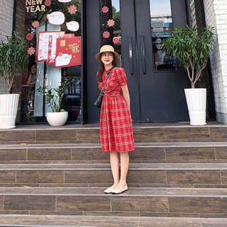 Váy thô kẻ đỏ