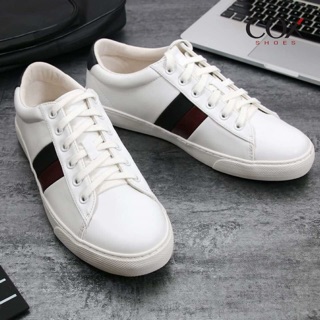 Bata trắng sọc đỏ đen
