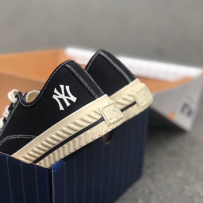 Giày MLB Playball Origin New York Yankees