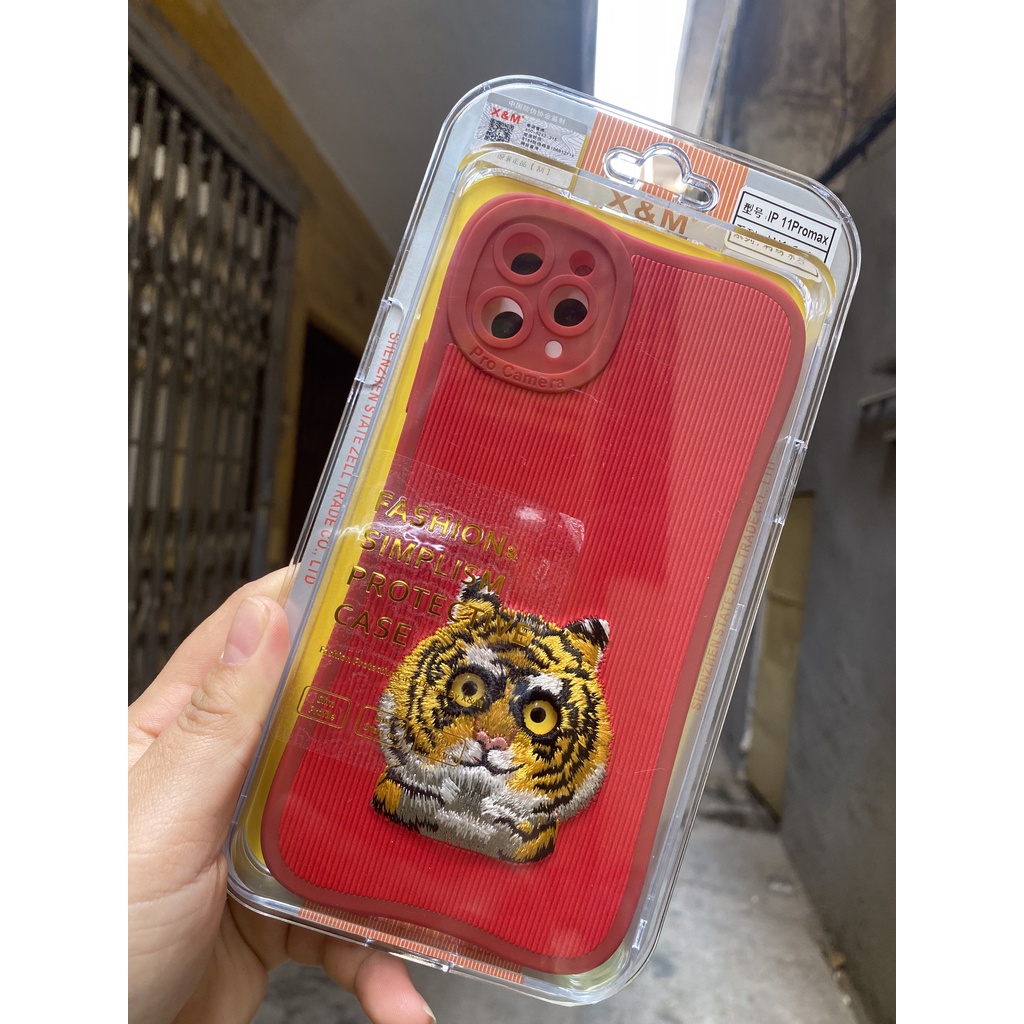 ỐP TẾT CUTEỐp Điện Thoại X&amp;M Mềm Thêu Hình Hoạt Hình BẢO VỆ CAMERA Cho Iphone 7 8 XS 11 12 13 PLUS / PRO / MAX