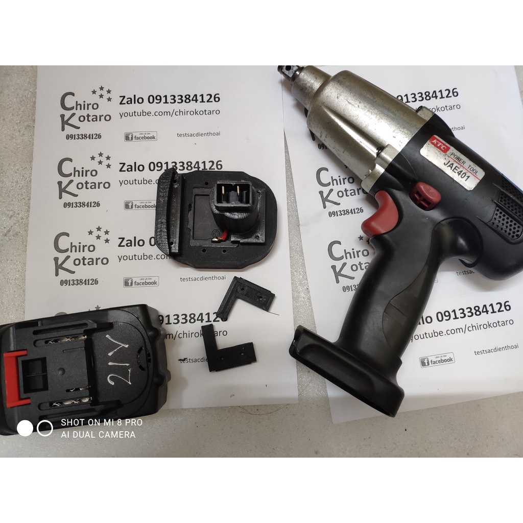 Đế chuyển chân khoan, vit KTC JAE401 18V dạng đút sang dùng pin cài Makita LXT
