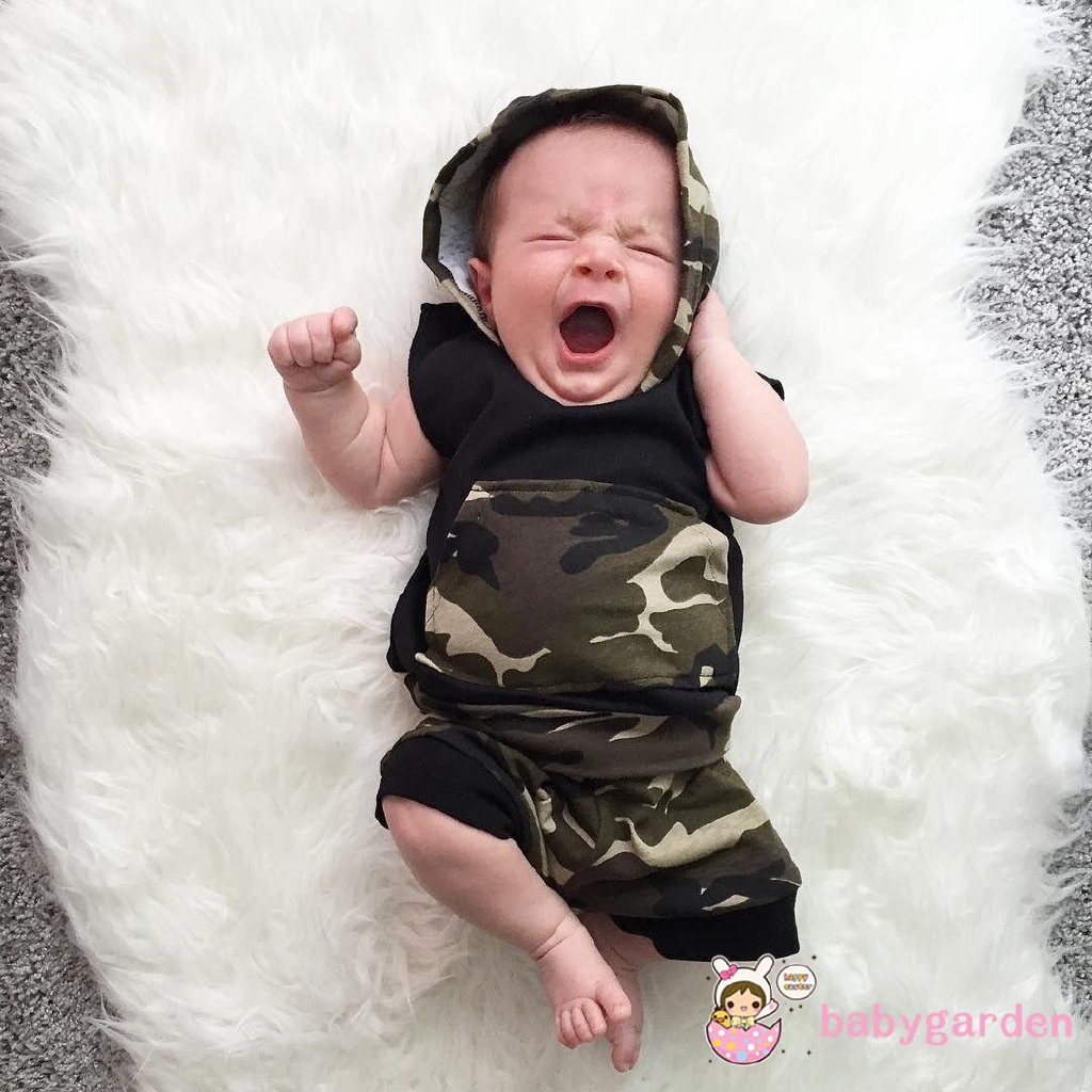 Set áo cộc tay có mũ + quần short họa tiết camo đáng yêu cho bé