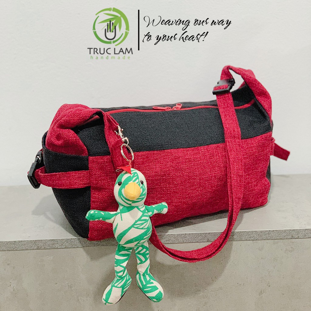 Túi Trống Túi Du Lịch Đeo Chéo Vải Gai Gắn Thú Nhồi Bông - Trúc Lâm Handmade