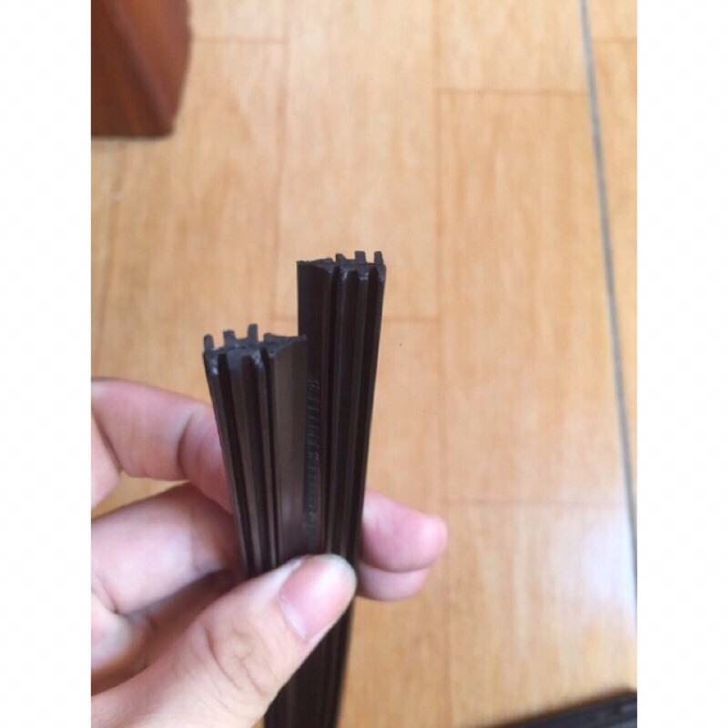 Lưỡi gạt mưa thay thế cho gạt nước ô tô size 6