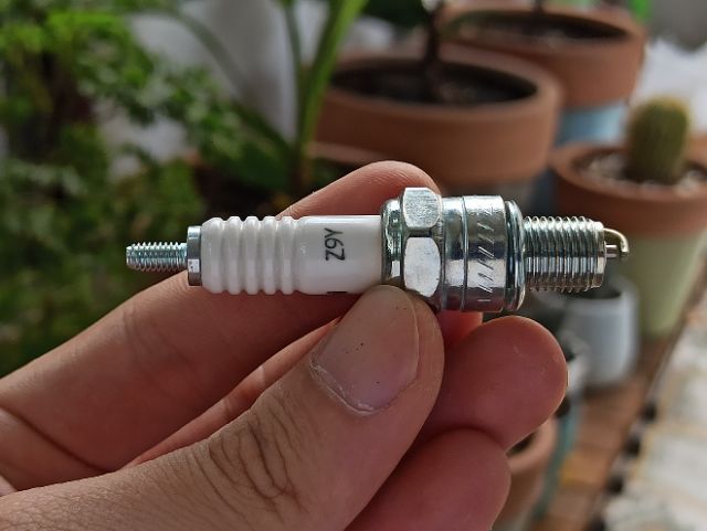 Bugi Champion Z9Y made indonesia (chân ngắn 10mm)