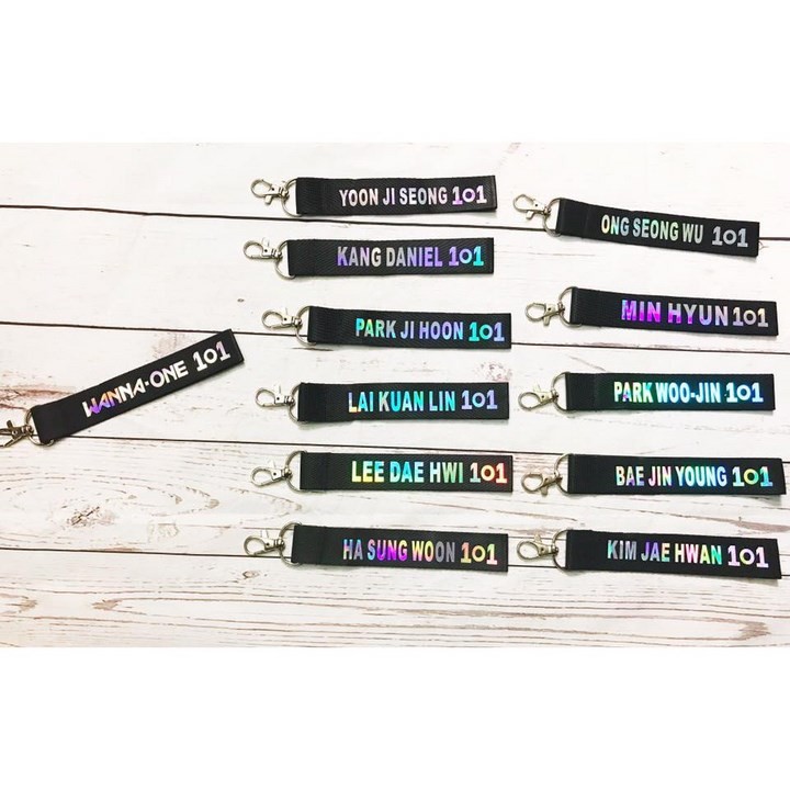 (Hồng trắng) Nametag wanna one nametag hologram wanna one strap wanna one