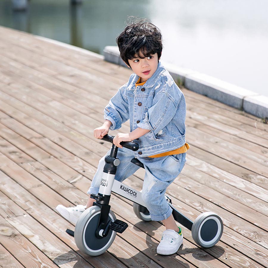 Xe chòi chân, xe đạp 3 bánh cho bé Sport – Xe thăng bằng yên da, đồ chơi vận động cho trẻ DC024
