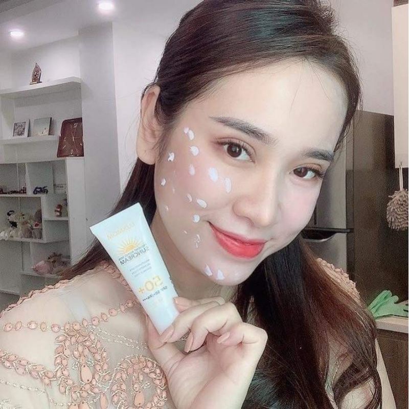 Kem Chống Nắng Luxmom An Toàn Cho Làn Da Mẹ Bầu Và Sau Sinh SPF 50 PA+++ SPF 50+