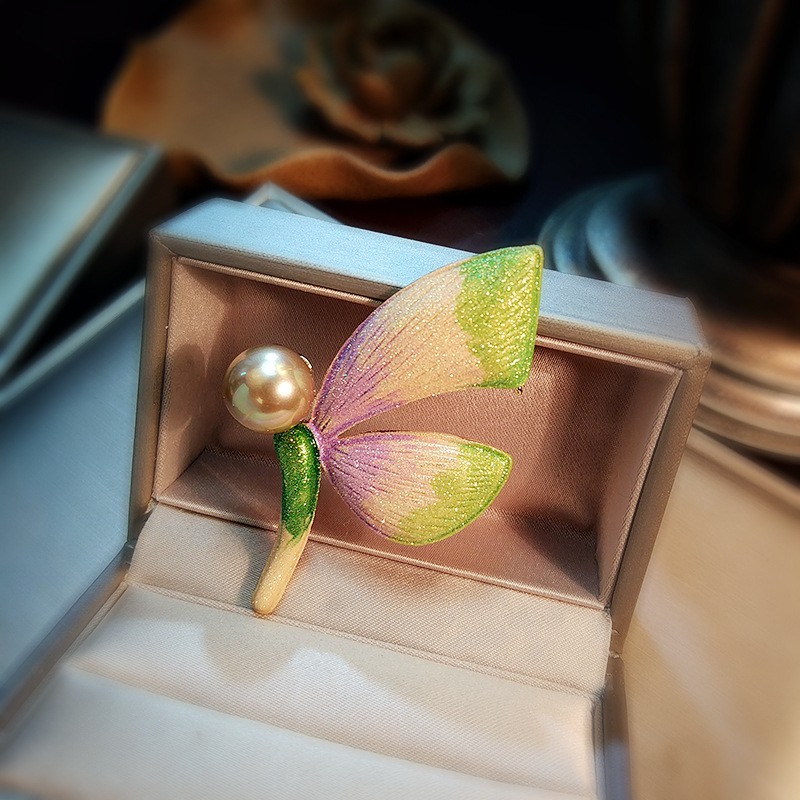 Cài áo chuồn chuồn phối mầu dễ thương