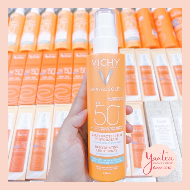 Xịt Chống Nắng Vichy Capital Soleil Rehydrating Light Spray SPF50+ 200ml