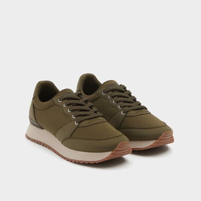 Giày sneaker rêu
