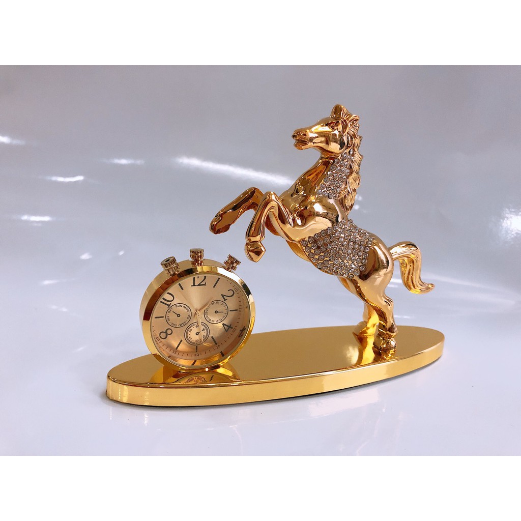 Tượng ngựa phong thủy đặt taplo xe ô tô, xe hơi đính đá kèm đồng hồ và tinh dầu thơm- ý nghĩa mã đáo thành công